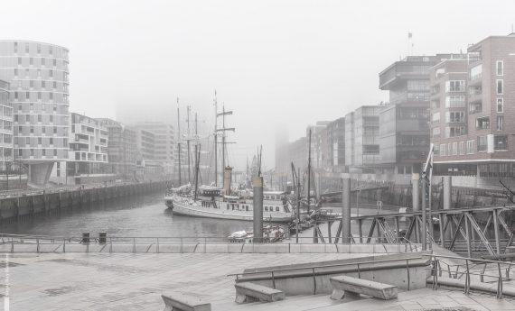 Hamburg - Hafen im Nebel 1 - SugarRayBanister