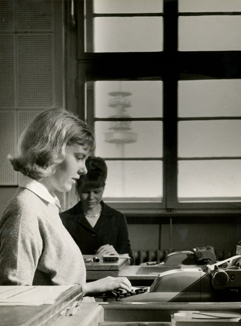 Mutti bei der Arbeit. Im Jahr 1964.