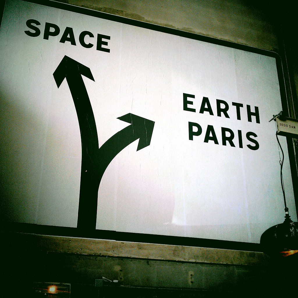 Paris Invasion - Space Earth Paris