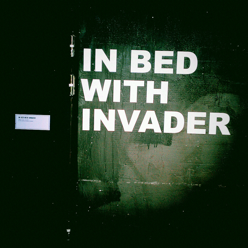 Paris Invasion - in bed with invader